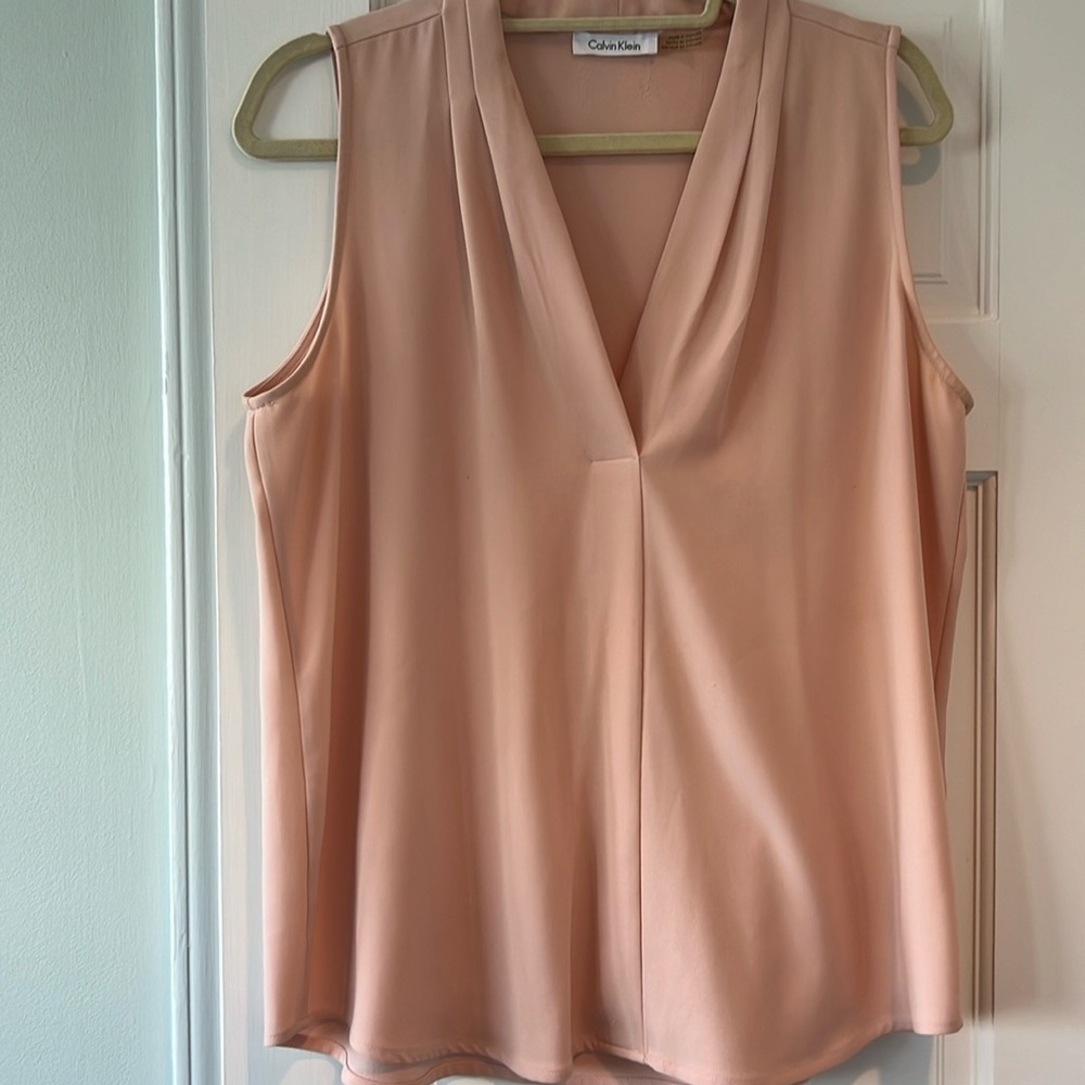 Calvin Klein blush collared v neck top. Large